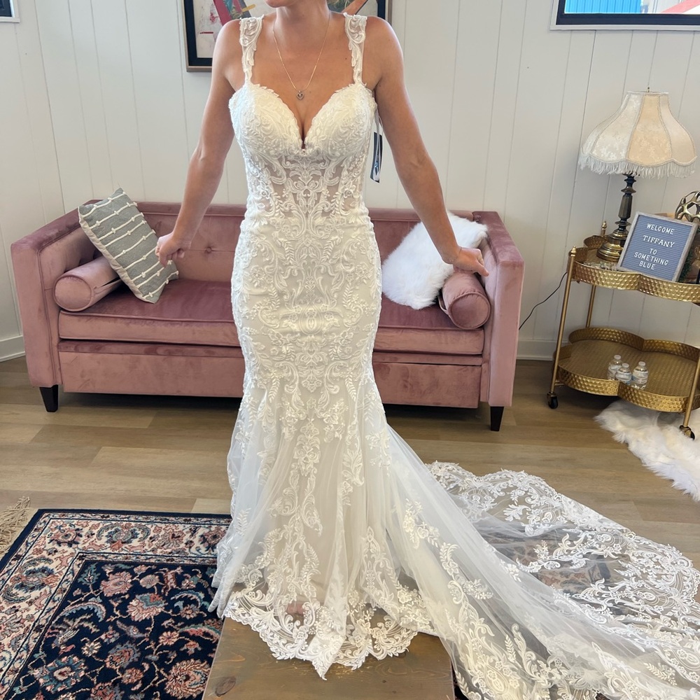 Elegant Lace, mermaid style Wedding Dress